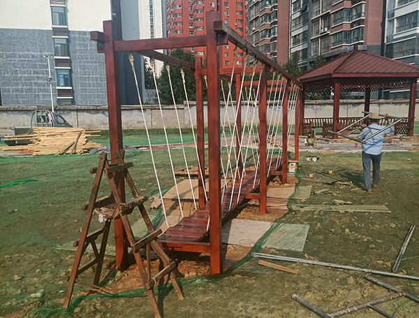 长城中学幼儿园防腐木工程